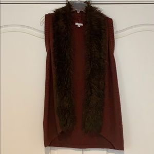 Sleeveless fur cardigan